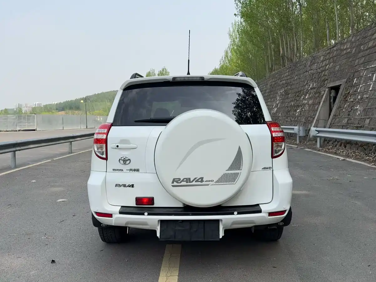 Toyota RAV4 Rongfang 2011 2.4L Automatic 4WD Luxury Edition фото 8