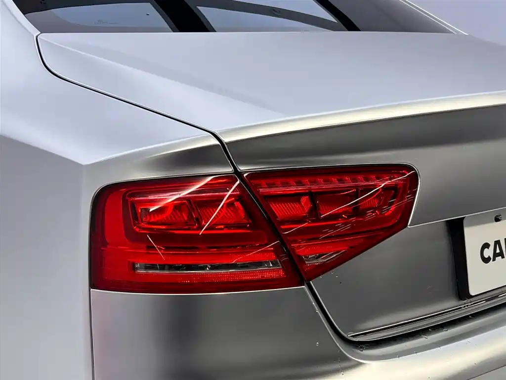 Audi A8 2011 A8L W12 6.3 FSI quattro фото 11