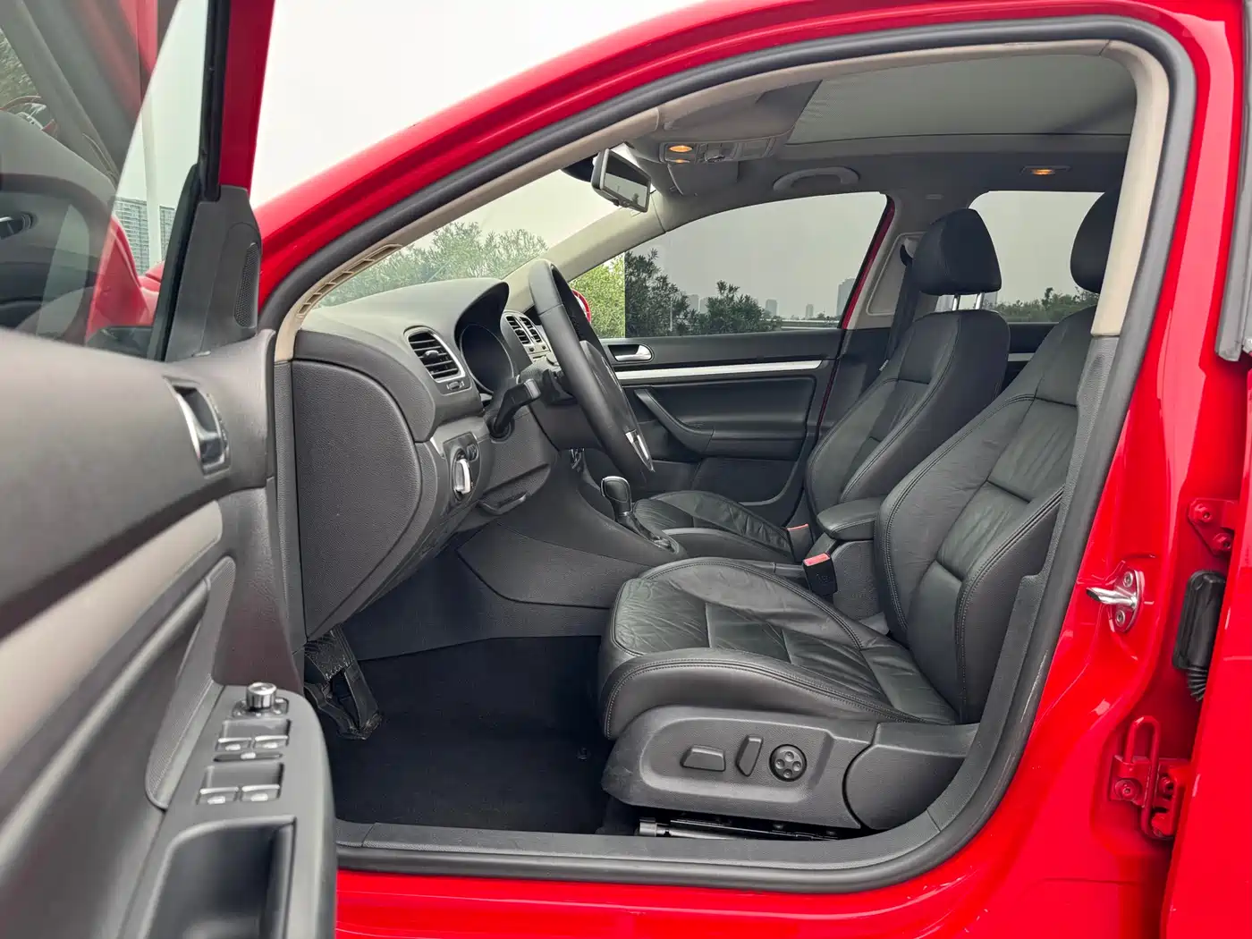 Volkswagen Golf (Import) 2011 Model 1.4TSI Luxury Touring фото 15