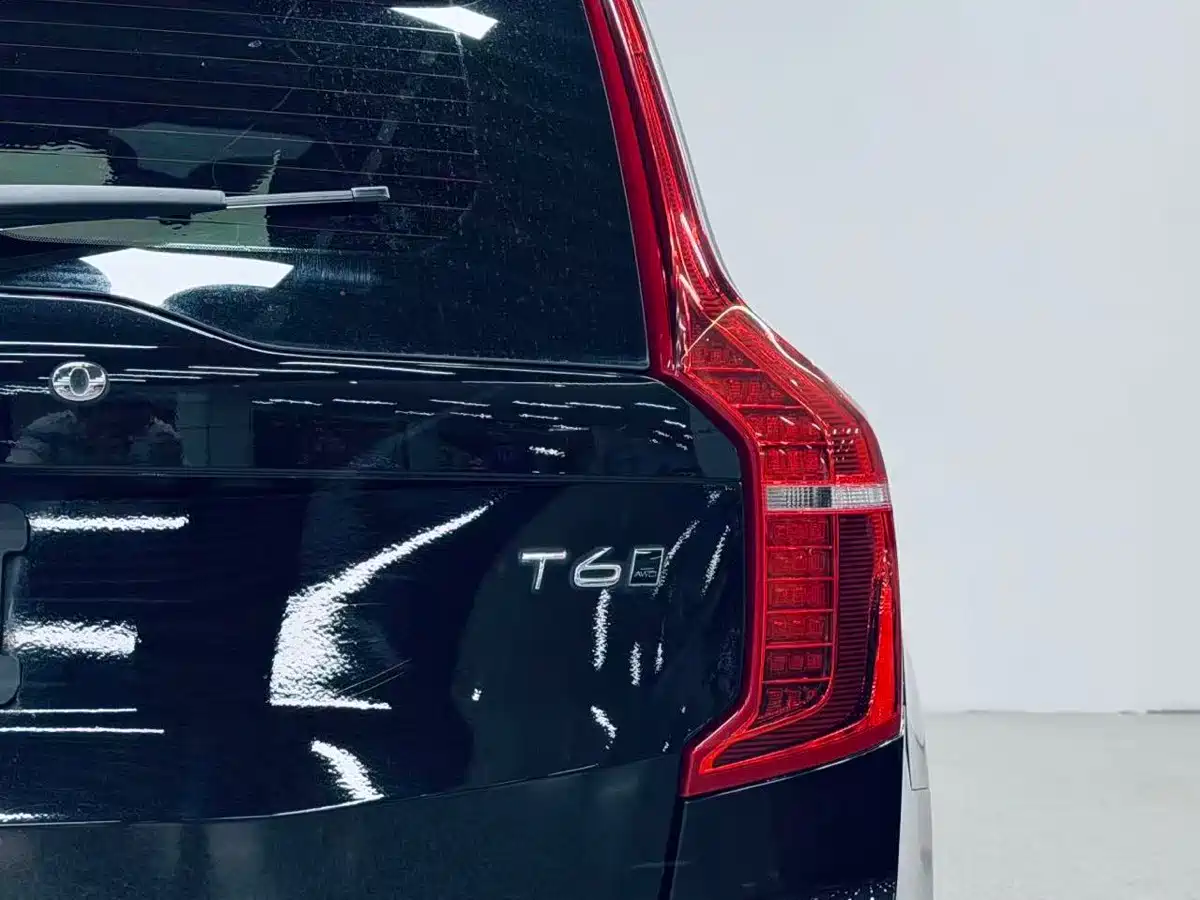 Фото 20 - Volvo XC90