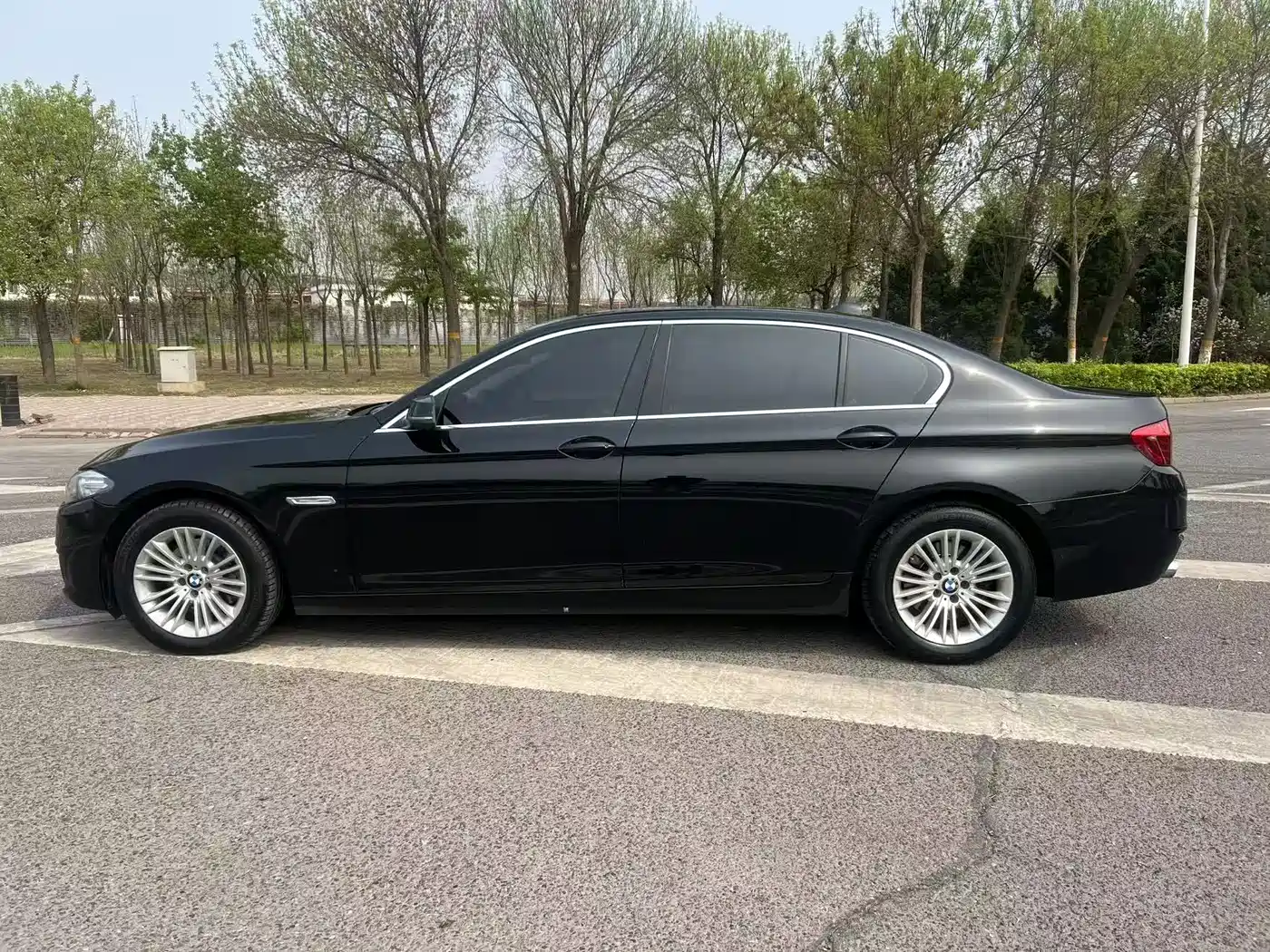 BMW 5 Series 2013 525Li Leadership фото 8