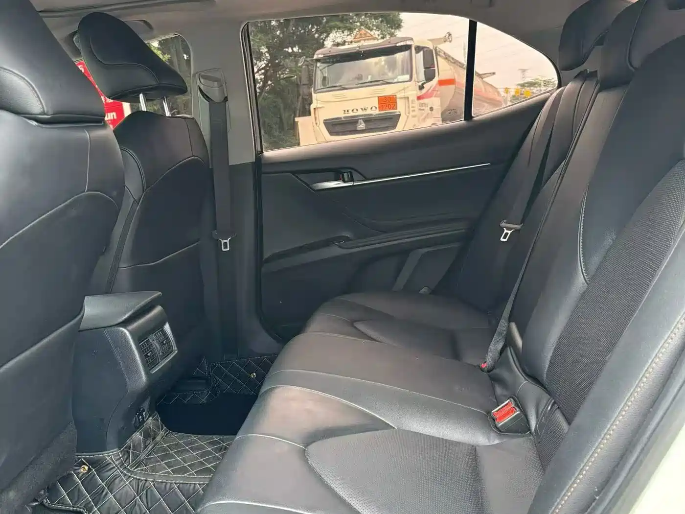 Фото 8 - Toyota Camry