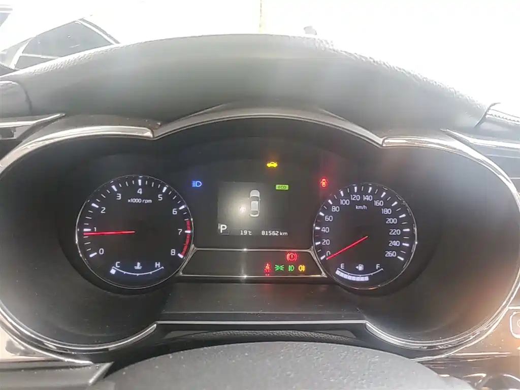 Kia K5 2015 2.0L Automatic LUX фото 12