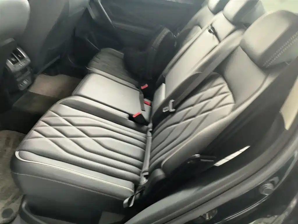 Volkswagen Tiguan L 2024 330TSI Automatic 2WD R-Line Premium Enjoyment Edition фото 24
