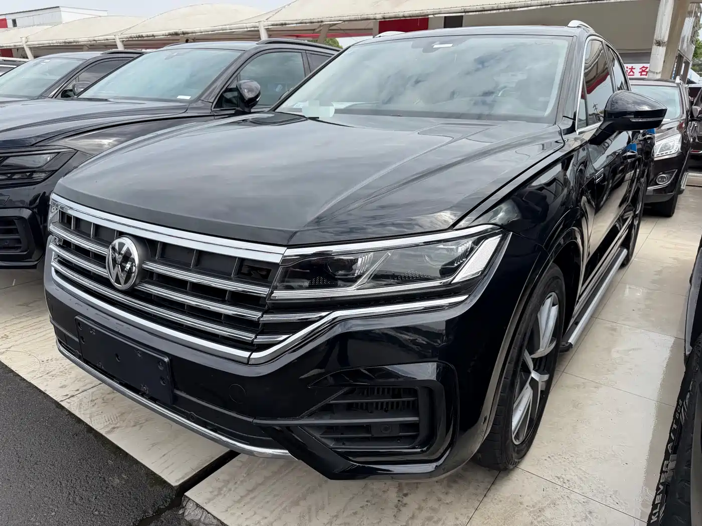 VOLKSWAGEN TOUAREG
