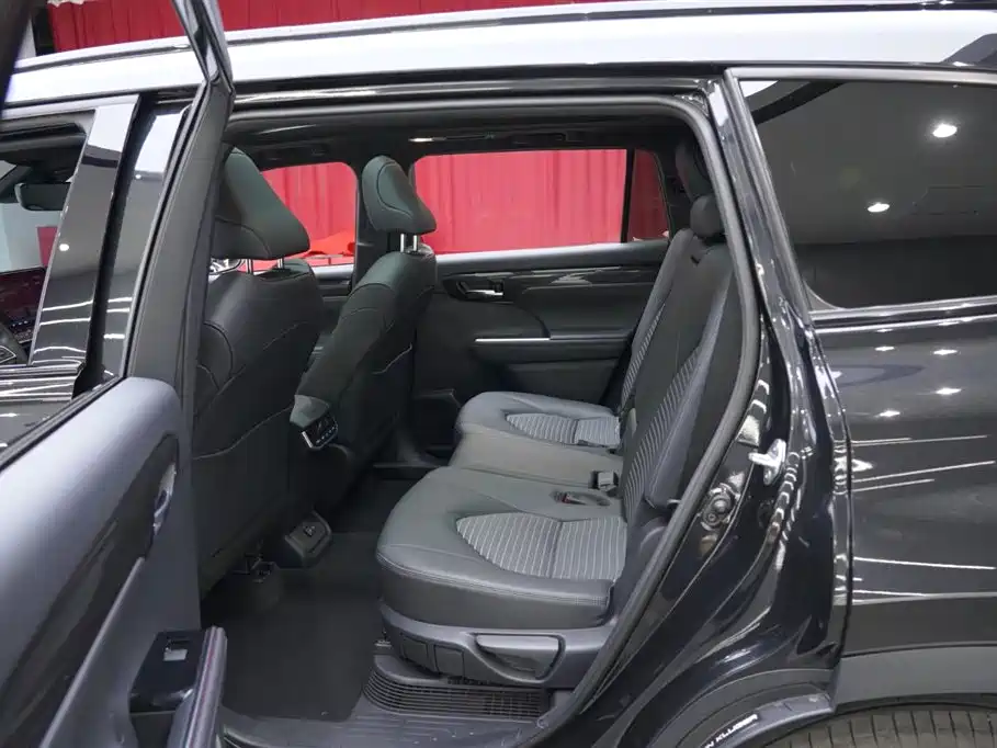 Toyota Crown Kluger 2022 2.5L HEV 4WD Premium Edition фото 18