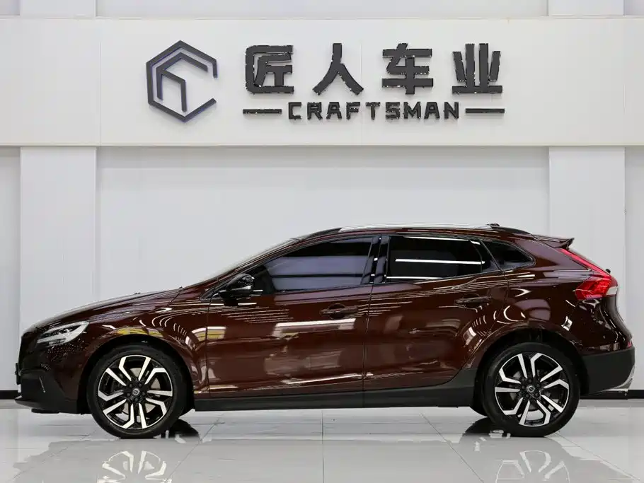 Volvo V40 2018 2017 Cross Country T5 AWD Inscription