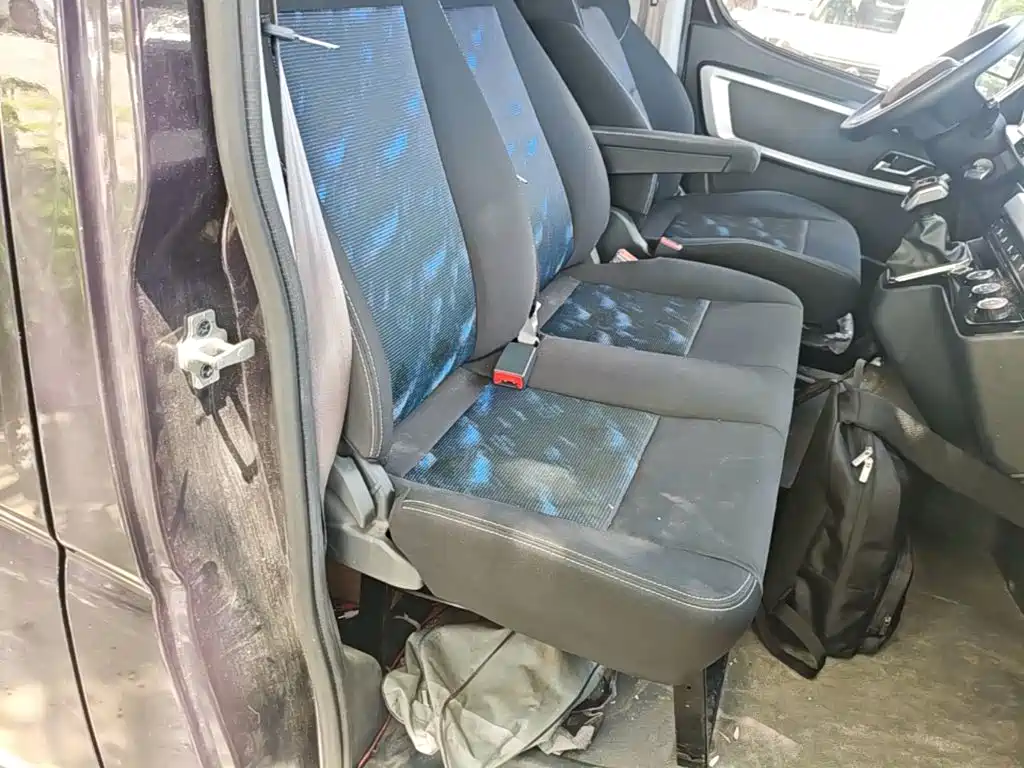 Dongfeng Yufeng Yufeng 2025 2023 V9+ 2.0T Automatic FWD Multi-purpose Medium Wheelbase Medium Roof 7/8/9 Seater