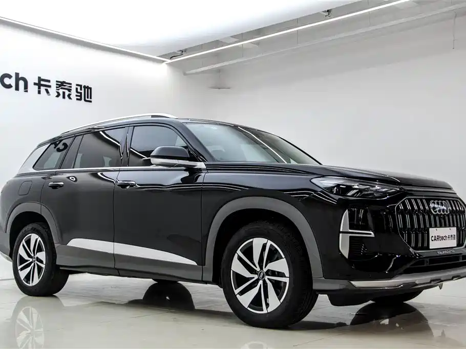 AUDI Q6