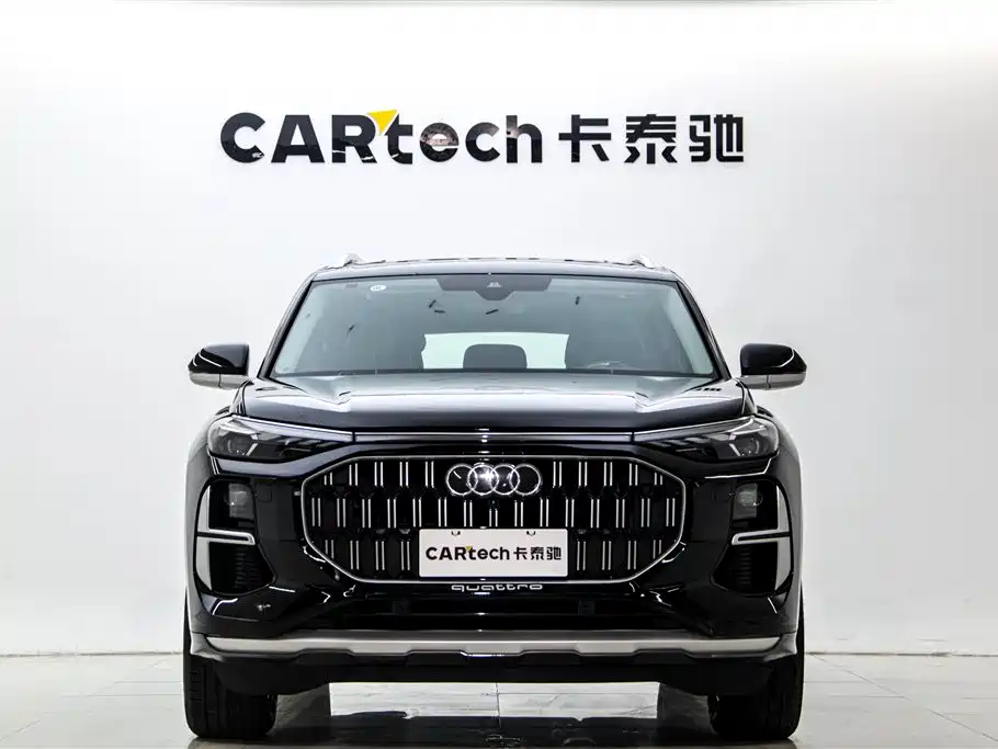 AUDI Q6