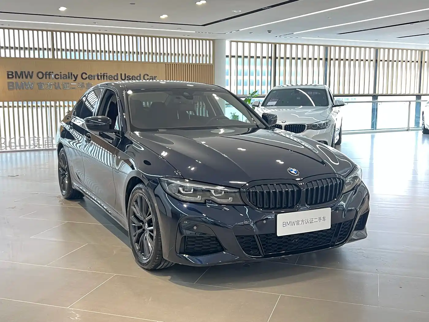 BMW 3 Series 2022 325i M Sport Shadow Edition фото 3