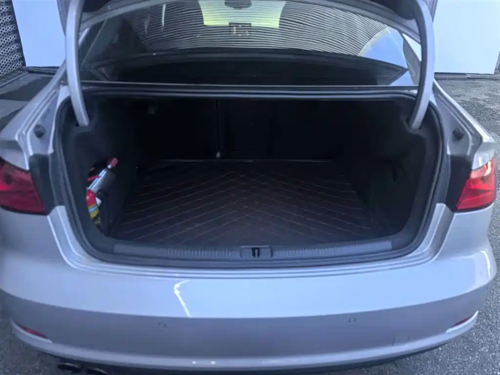 Audi A3 2014 Limousine 35 TFSI Auto Luxury фото 13