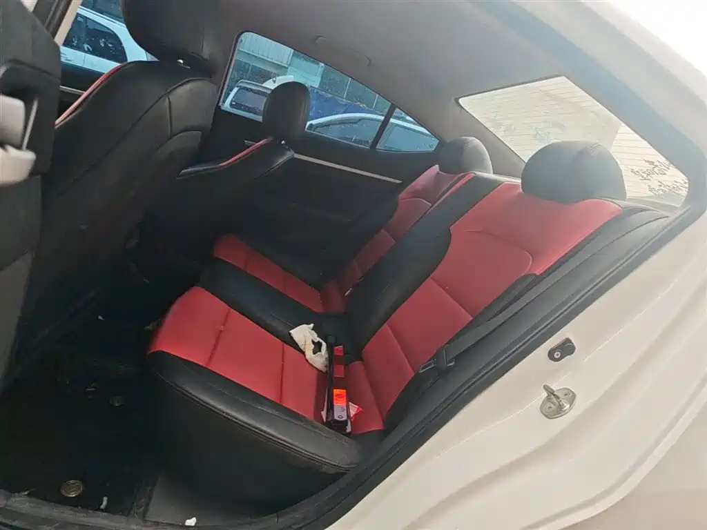 Hyundai Elantra 2016 Model 1.6L Automatic Smart Elite фото 17