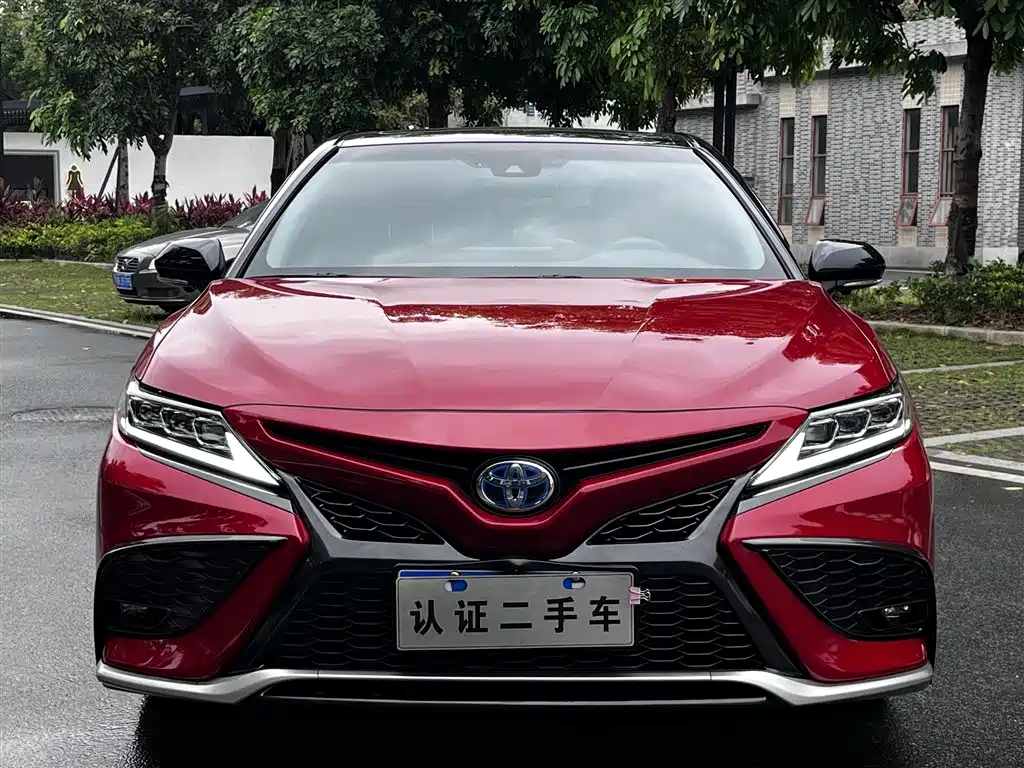 Toyota Camry 2021 Hybrid 2.5HS Fashion Edition фото 2