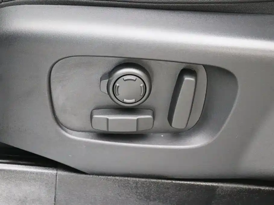 Land Rover Discovery 2023 360PS R-Dynamic SE фото 13