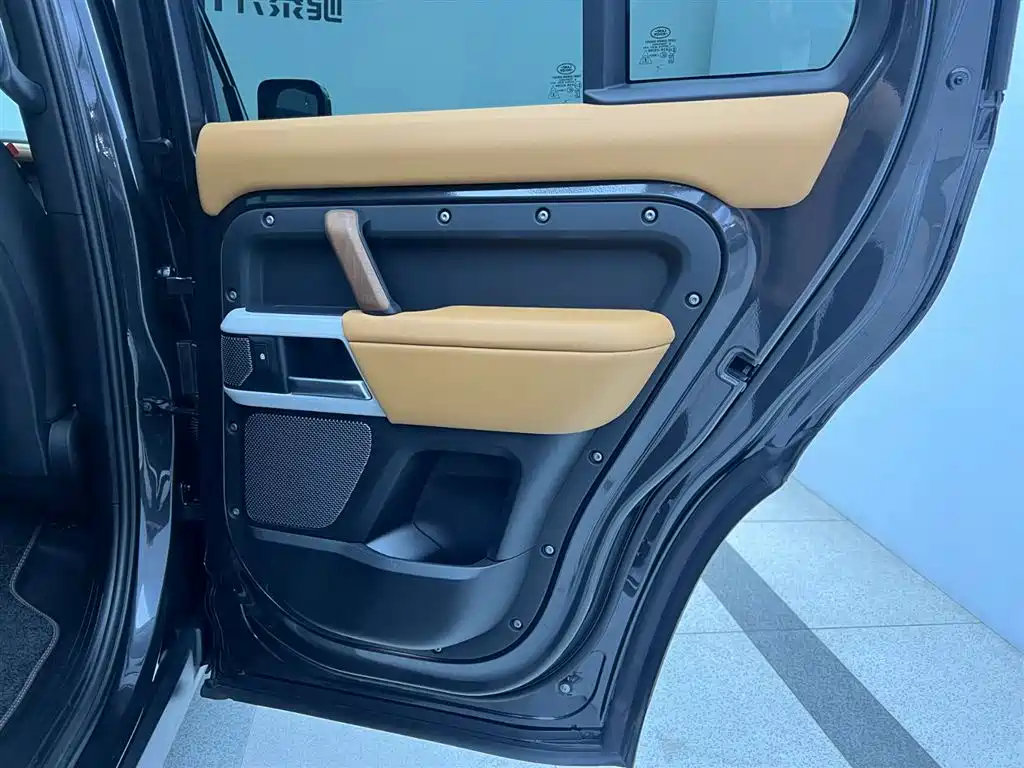 Land Rover Defender 2024 110 3.0T P400 X-DYNAMIC HSE фото 32