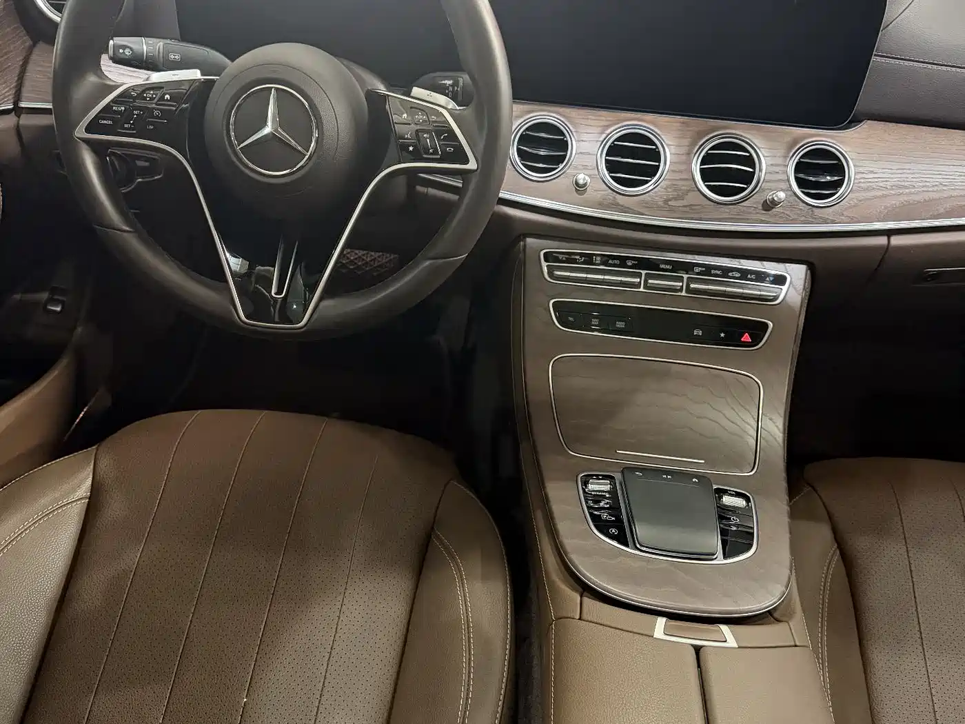 Mercedes-Benz E-Class 2023 E 300 L Fashion фото 4