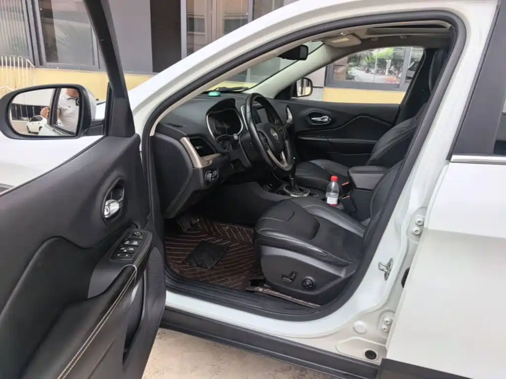 Photo 16 - Jeep Cherokee