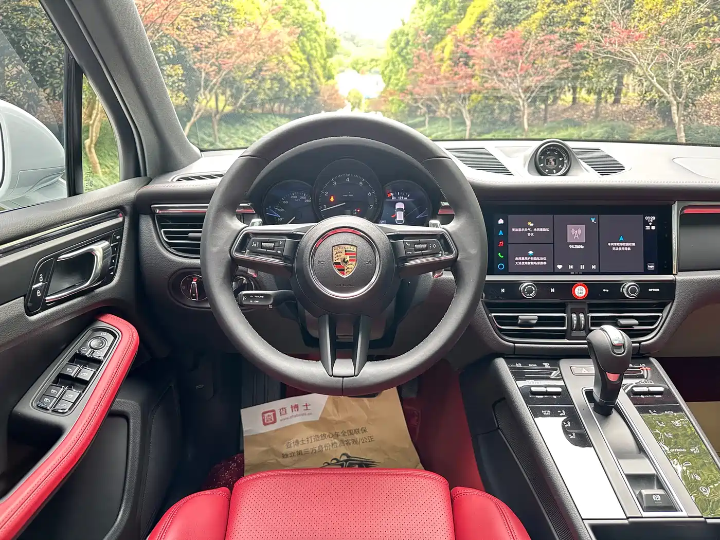 PORSCHE MACAN