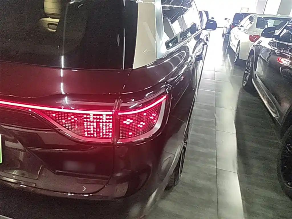 AITO Wenjie AITO M9 2025 Extended Range Ultra 52kWh 6-Seater фото 8