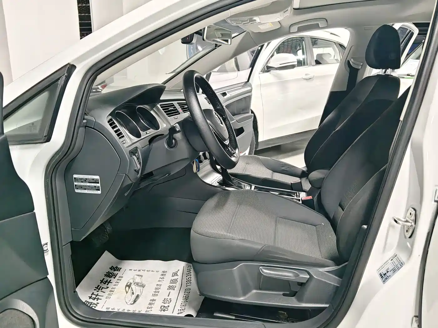 Volkswagen Golf 2016 1.6L Automatic Comfort фото 5