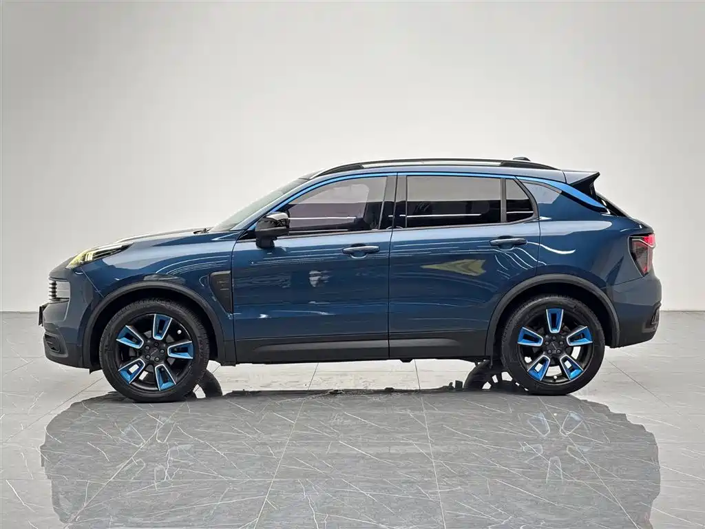 Lynk & Co 01 2017 2.0T 2WD Pro Shine Edition фото 3