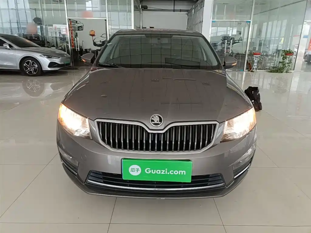 Škoda Octavia 2017 Classic 1.6L Automatic Comfort фото 3
