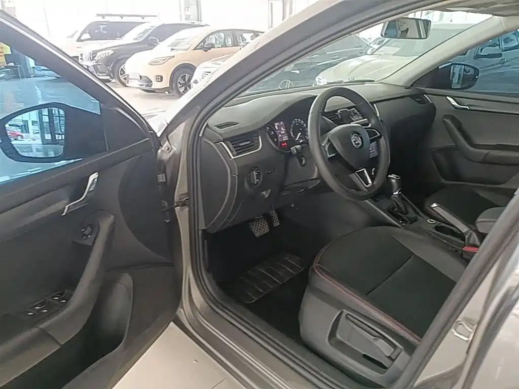 Škoda Octavia 2017 Classic 1.6L Automatic Comfort фото 16