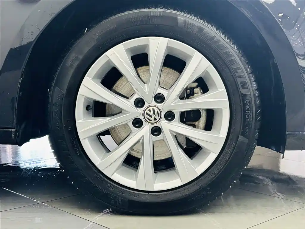 Volkswagen Lavida 2017 230TSI DSG Comfort Edition фото 10