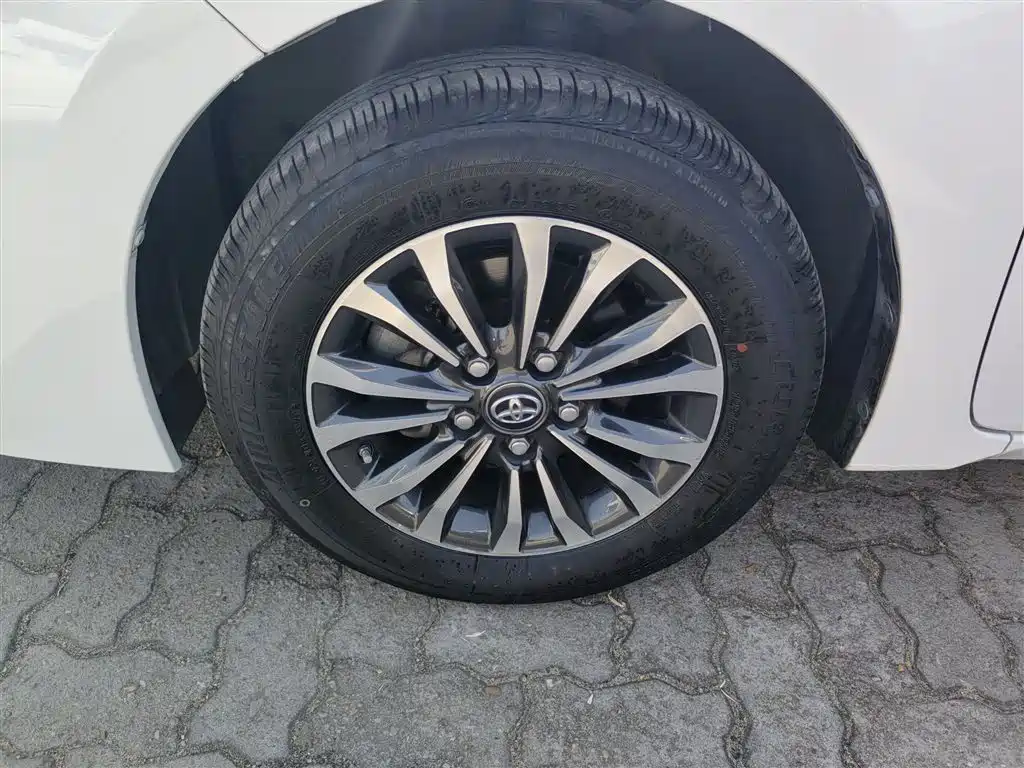 Toyota Corolla 2018 1.2T S-CVT GL Smart Edition фото 25