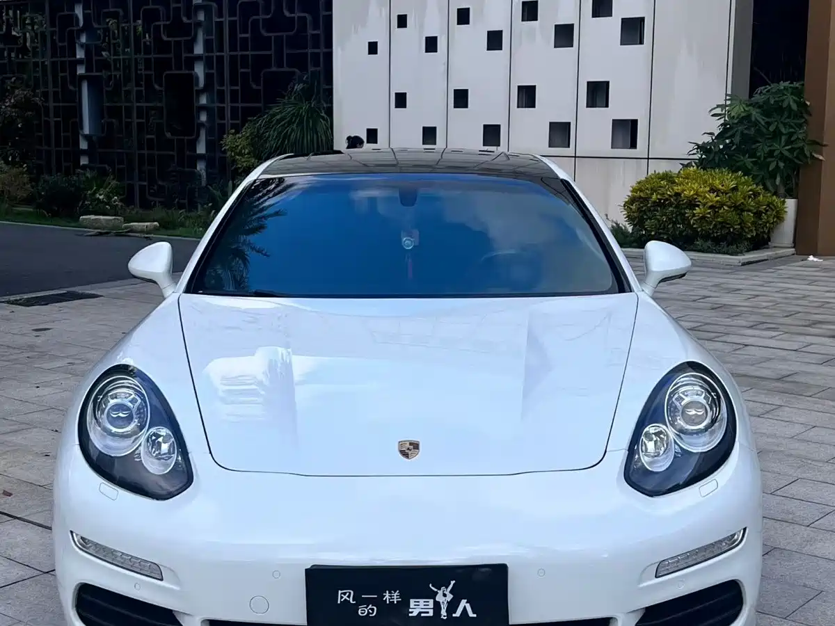 Фото 2 - Porsche Panamera