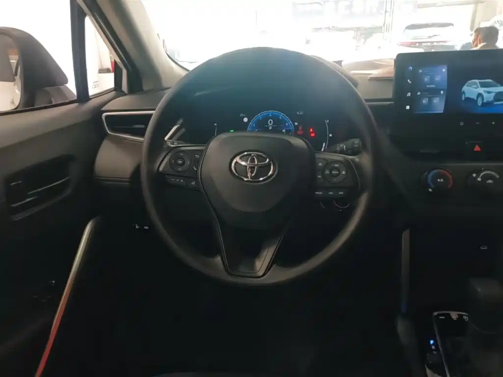 Toyota Corolla Cross 2023 2.0L Pioneer Edition фото 11