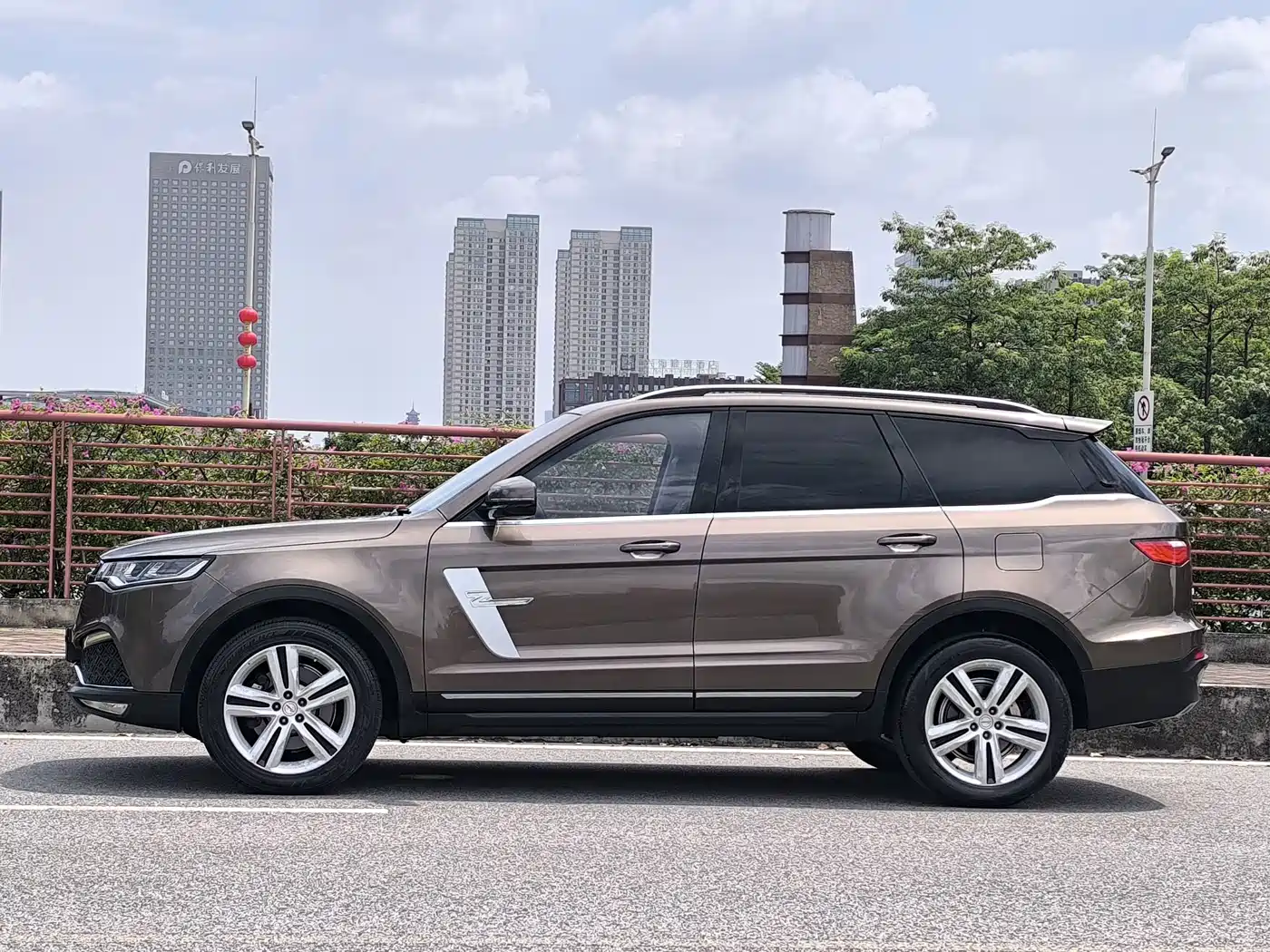 Zotye T800 2019 2018 2.0T Automatic Premium Smart Connection 7-seater