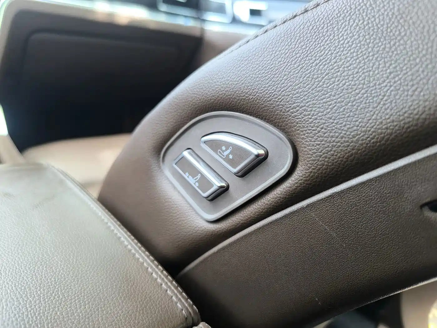 Zotye T800 2019 2018 2.0T Automatic Premium Smart Connection 7-seater