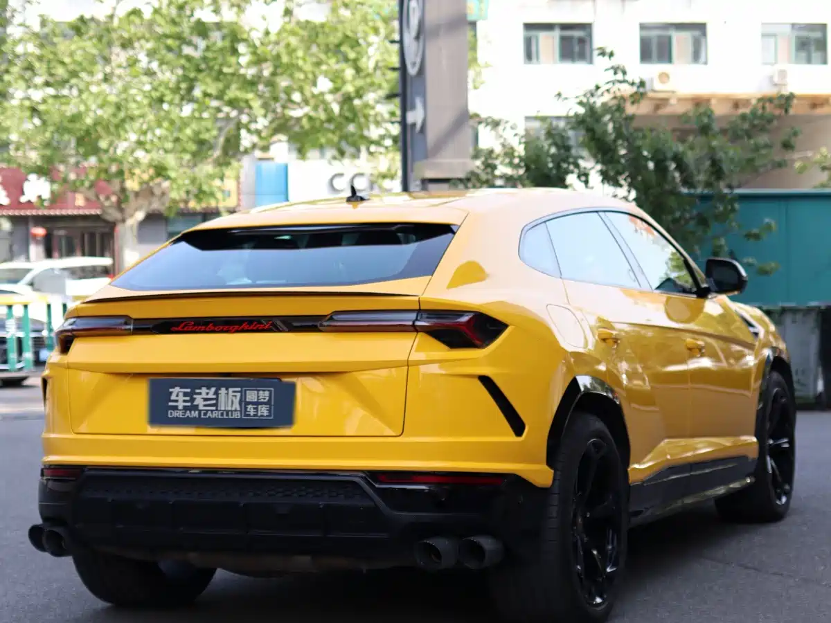 Фото 9 - Lamborghini Urus