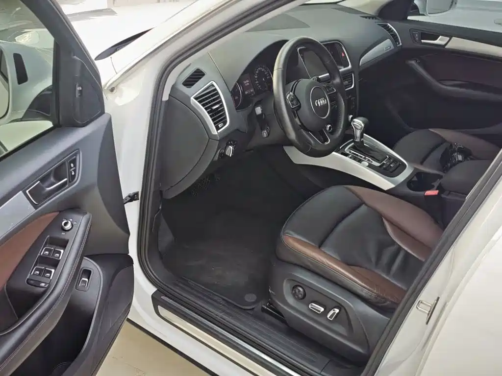Audi Q5 2018 2017 Plus 40 TFSI Technology