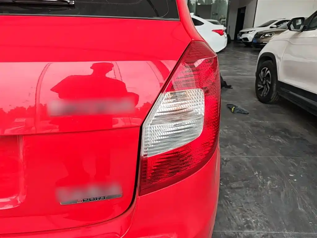 Škoda Fabia 2014 1.6L Automatic Sport Edition фото 8