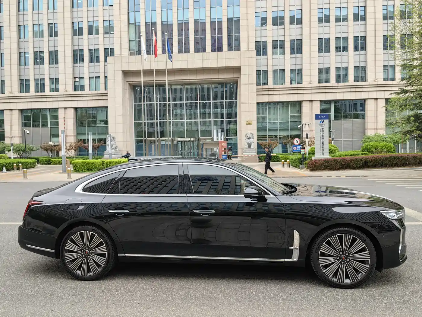 Hongqi H9 2025 2.0T 2WD Qichang Luxury Business Edition 5-seater фото 7