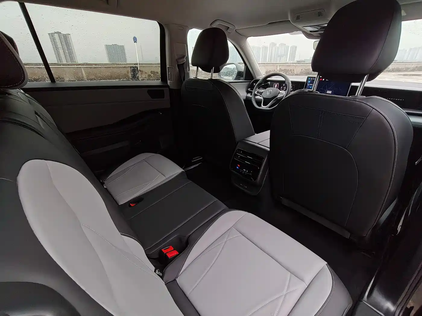 Volkswagen Teramont 2025 Teramont Pro 450TSI AWD Explorer Edition фото 20