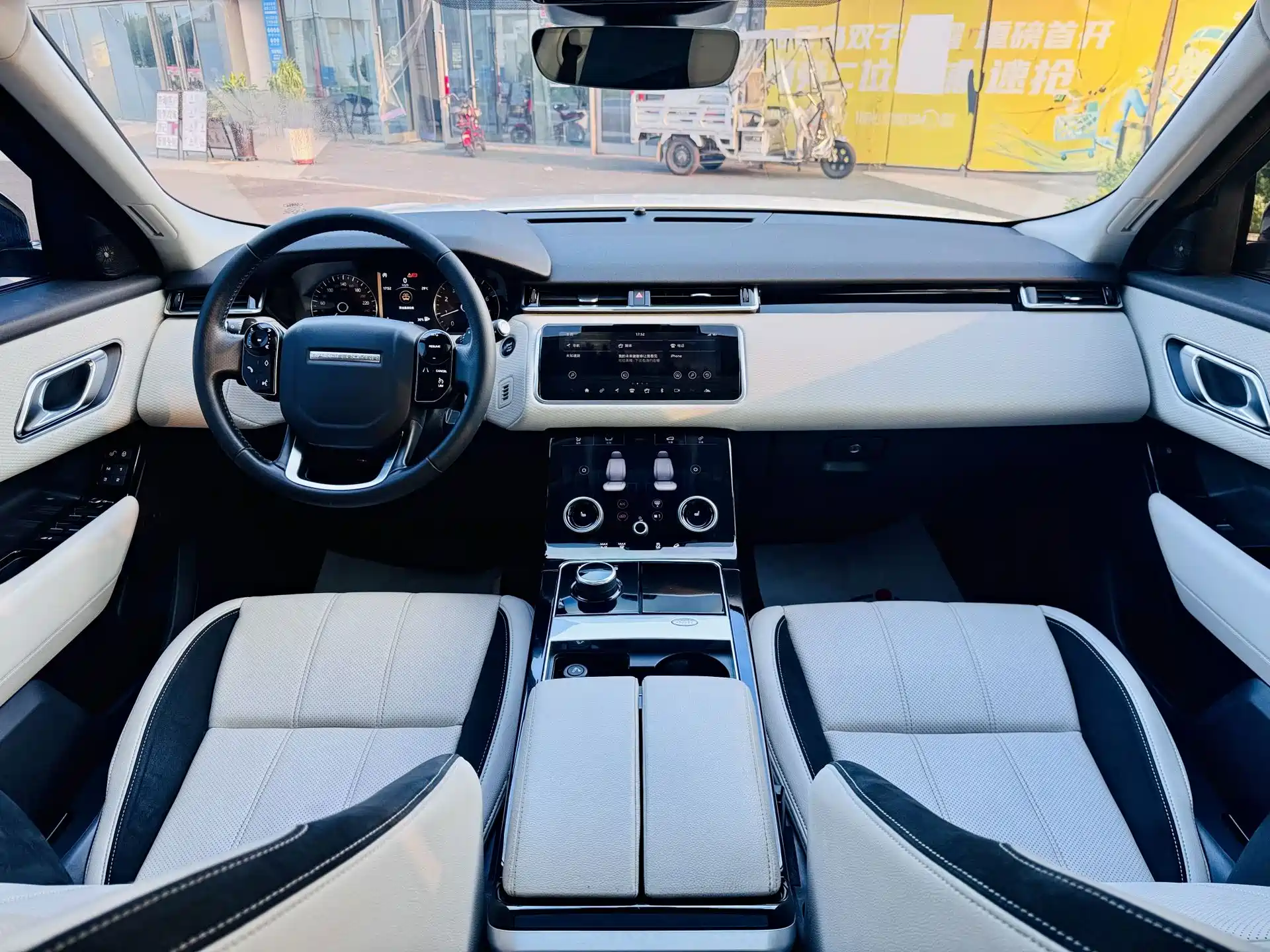 Фото 12 - Land Rover Range Rover Velar