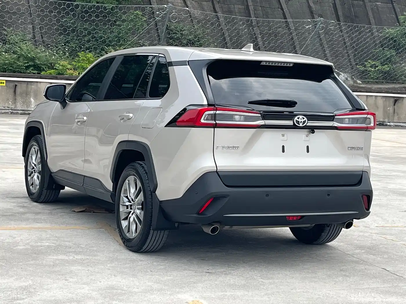Toyota Wildlander 2024 2.0L CVT FWD Leading Edition фото 13