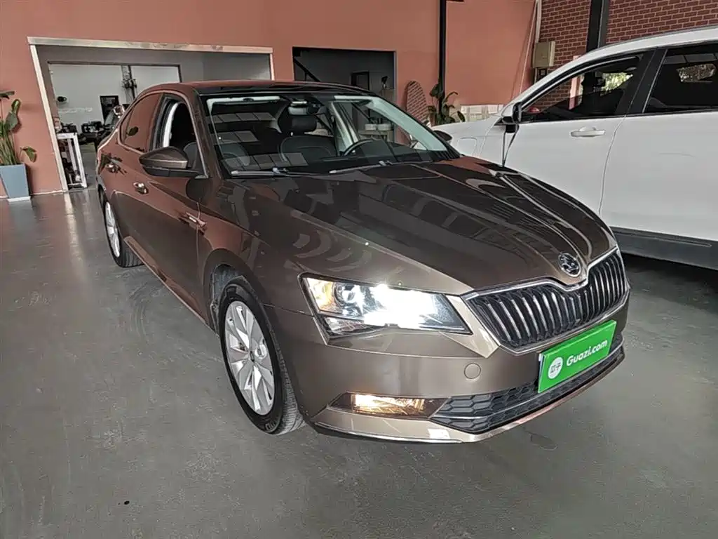 Škoda Superb 2019 TSI280 DSG Comfort Edition фото 4
