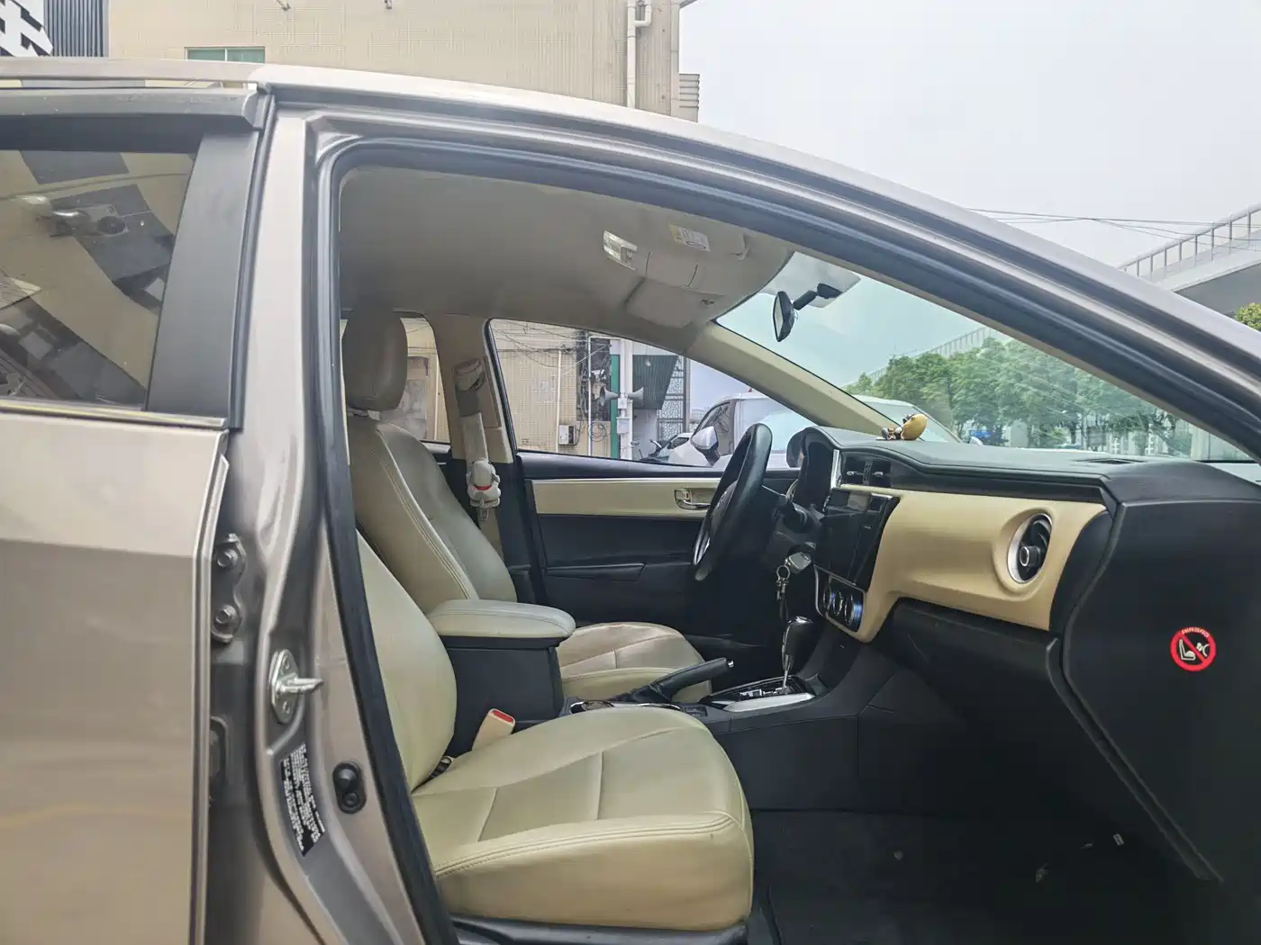 Toyota Corolla 2017 1.2T CVT GL фото 8