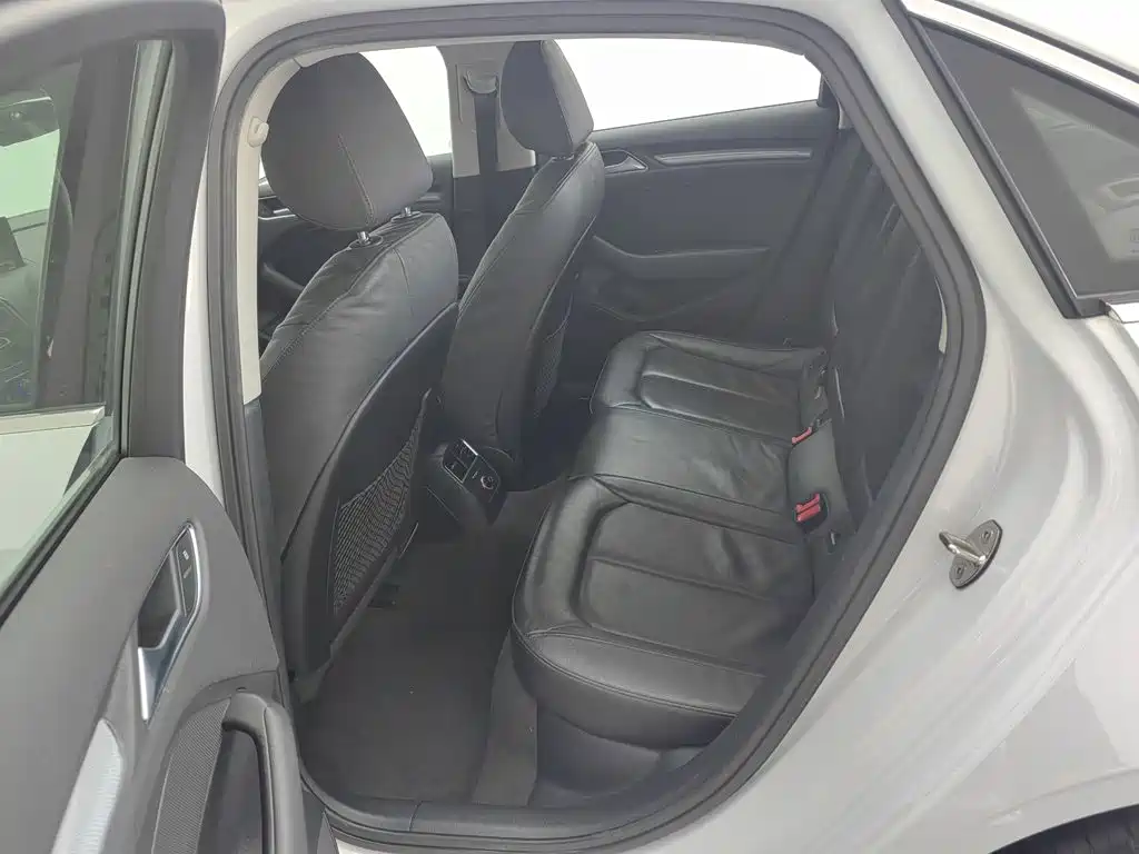 Audi A3 (Import) 2016 2015 Limousine 45 TFSI S line Luxury