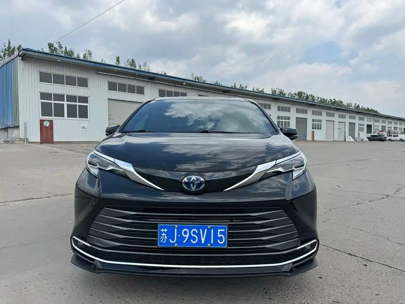 Toyota Sienna 2021 2.5L Hybrid Premium Edition фото 2