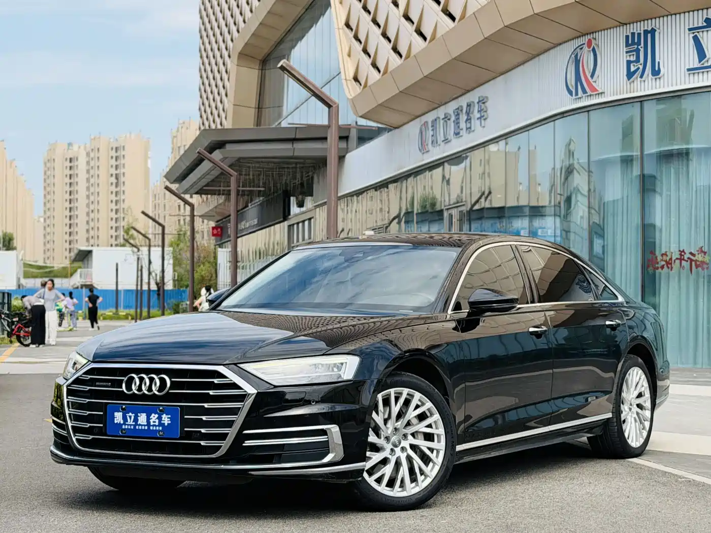 Фото 1 - Audi A8