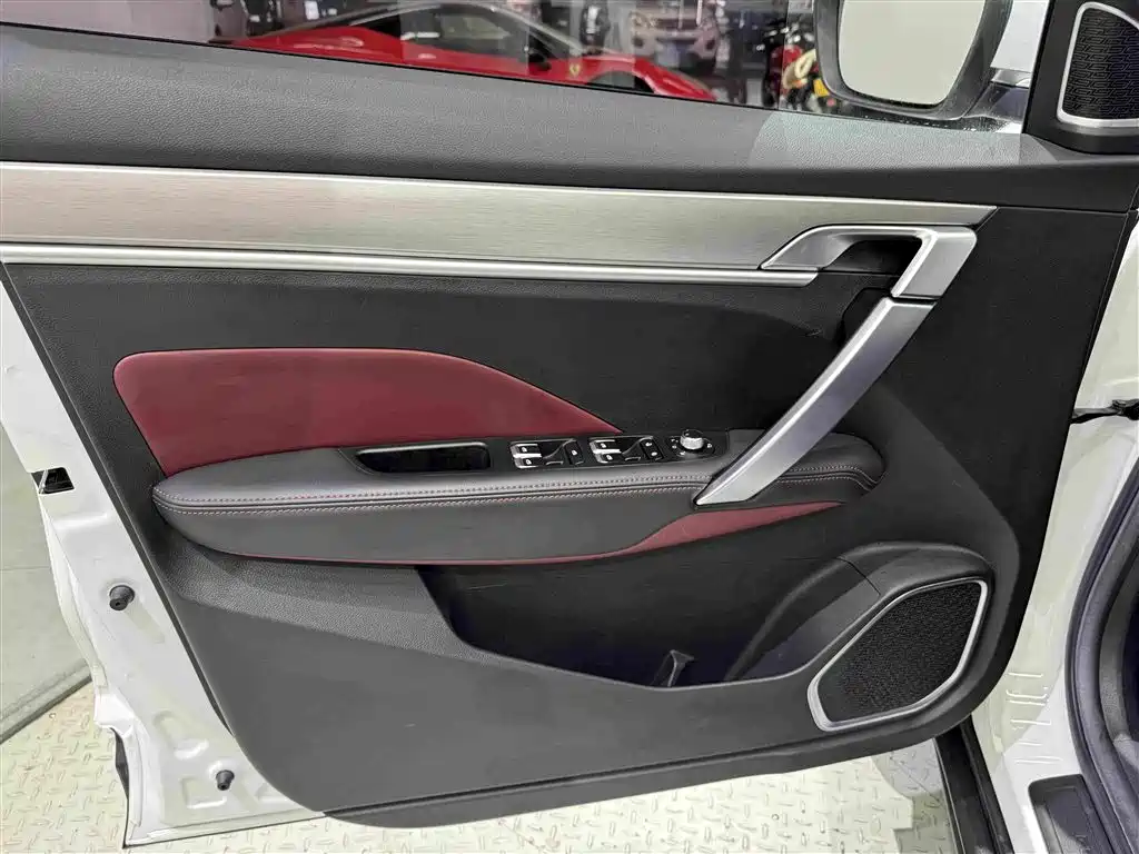 Фото 15 - Geely Coolray