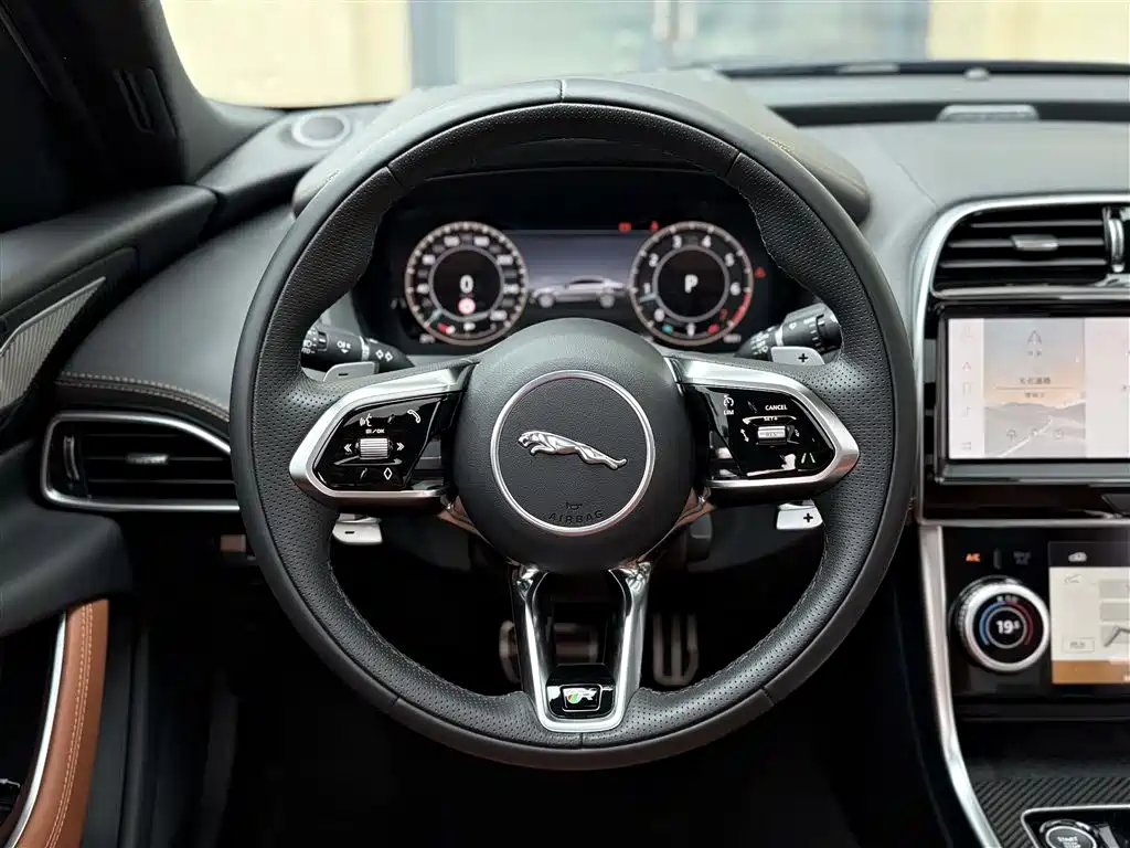 Jaguar XEL 2024 Model 2.0T 250PS R-DYNAMIC S Gloss Black Sport Edition фото 29