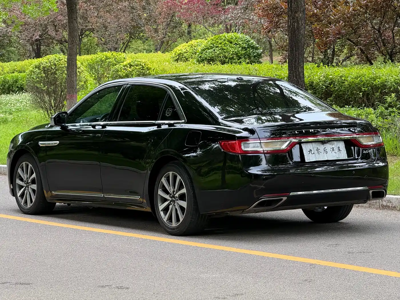 Photo 4 - Lincoln Continental