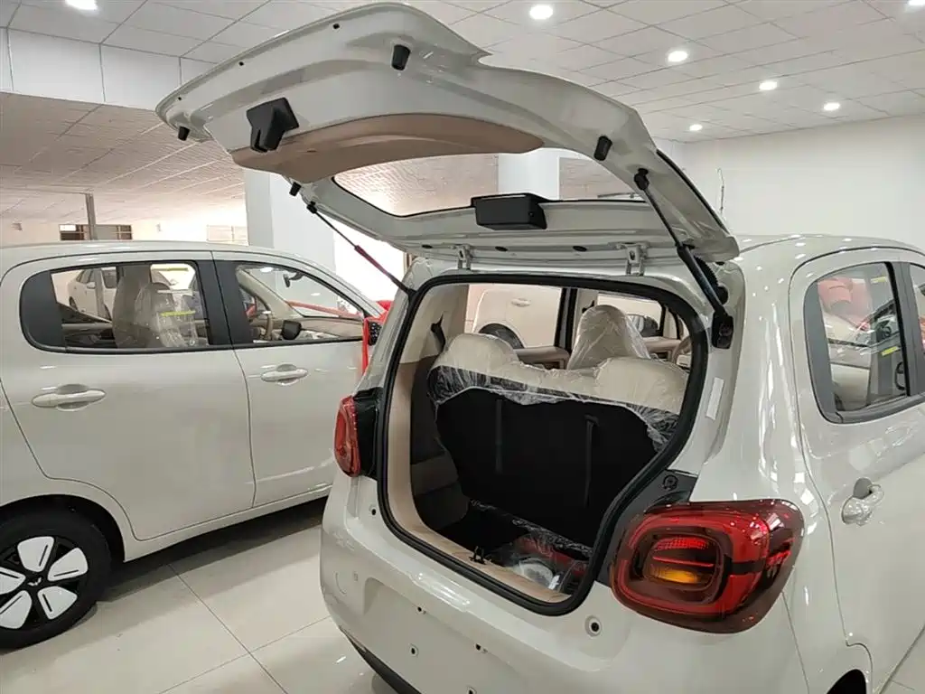 Wuling Motors Hongguang MINIEV 2026 2025 4-Door Advanced